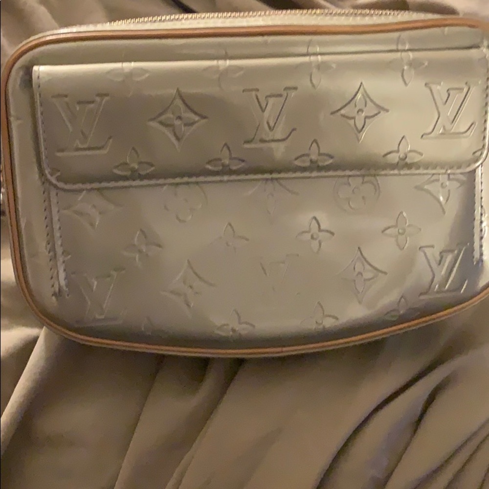 ⭐️ Authentic Louis Vuitton Fanny pack